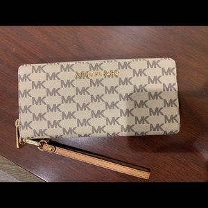 Wallet, envelope style with wrist strap